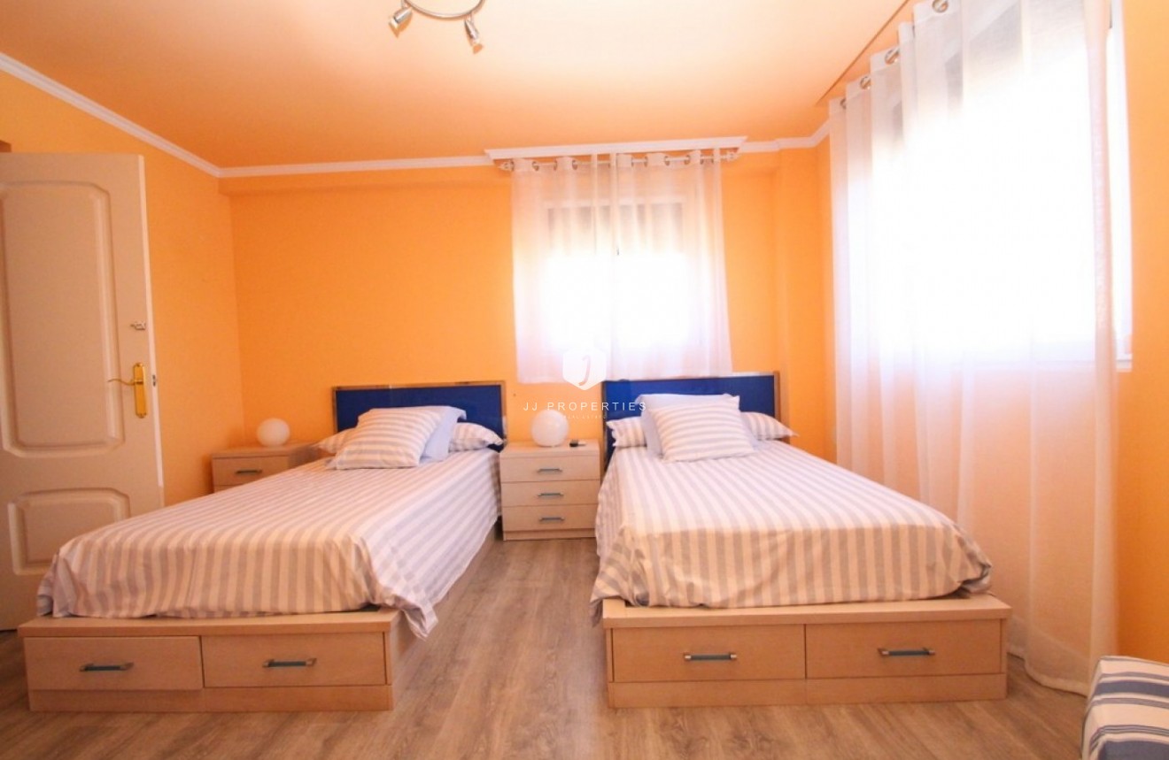 Tweedehands - Villa -
Orihuela Costa - Costa Blanca