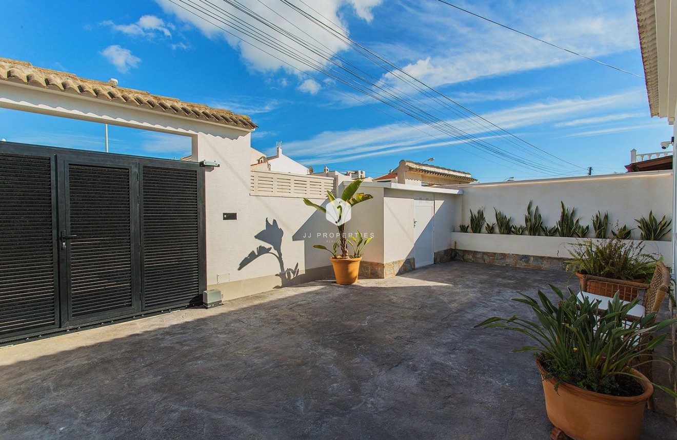 Segunda mano - Chalet -
Torrevieja - La siesta