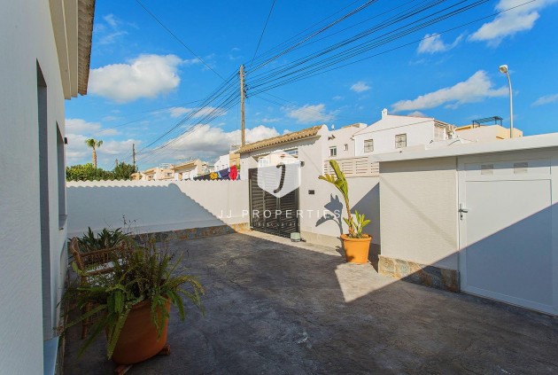 Segunda mano - Chalet -
Torrevieja - La siesta