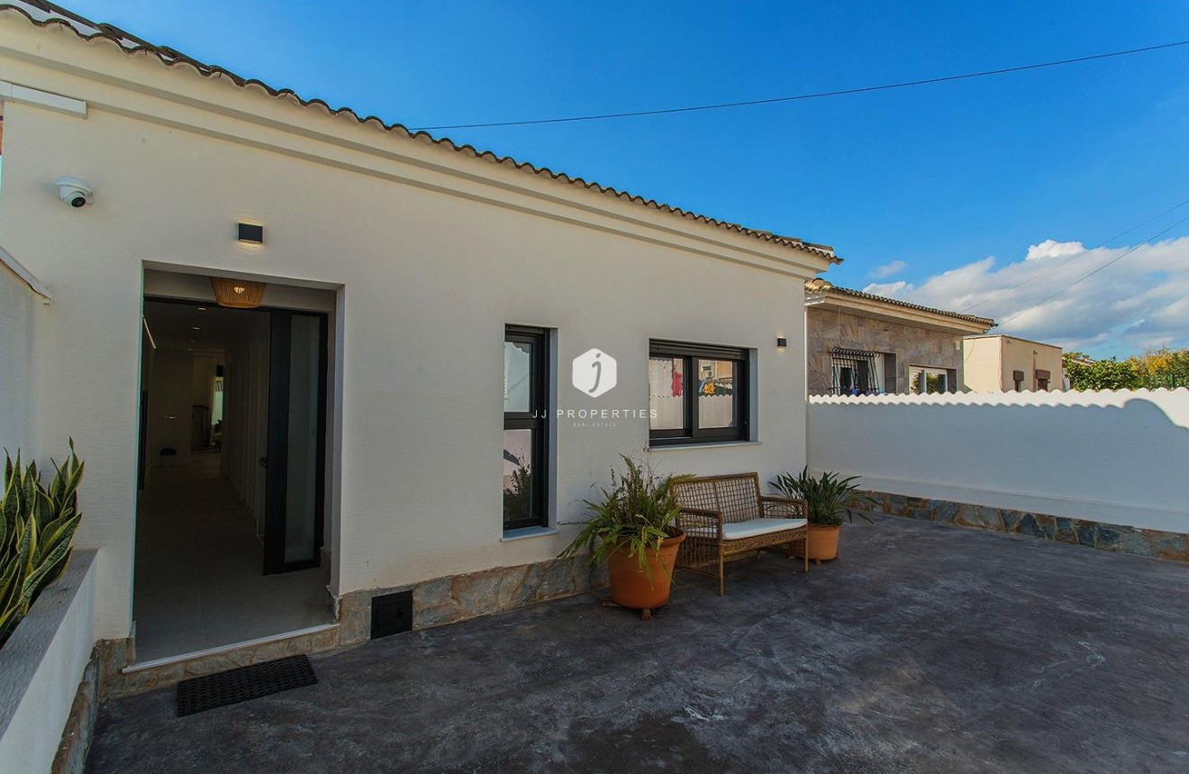 Segunda mano - Chalet -
Torrevieja - La siesta