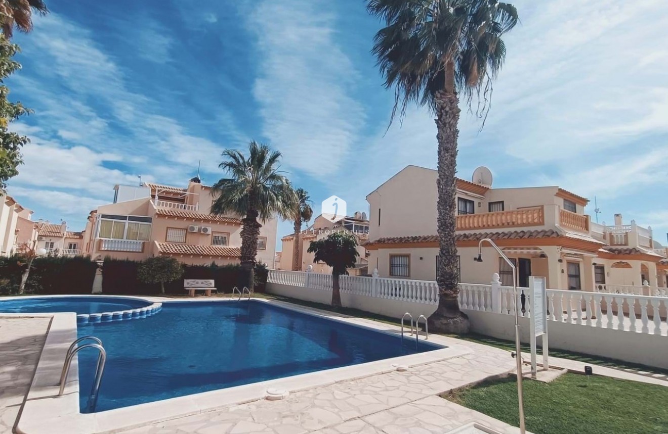 Tweedehands - Chalet -
Playa Flamenca - Costa Blanca