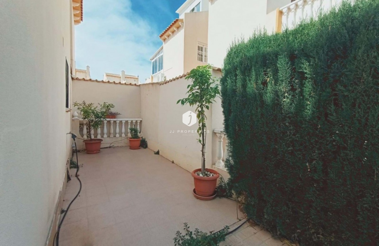 Tweedehands - Chalet -
Playa Flamenca - Costa Blanca