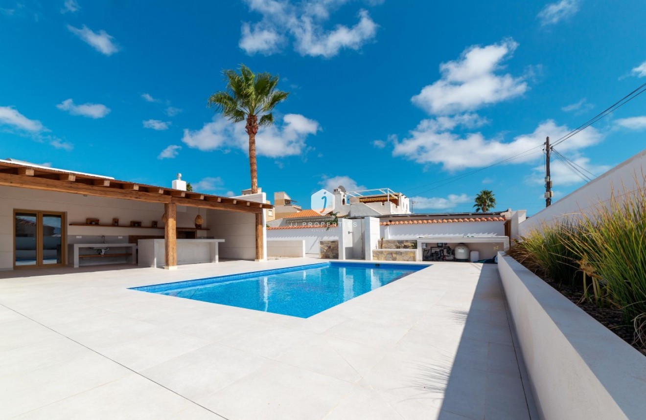 Tweedehands - Villa -
Torrevieja - Costa Blanca