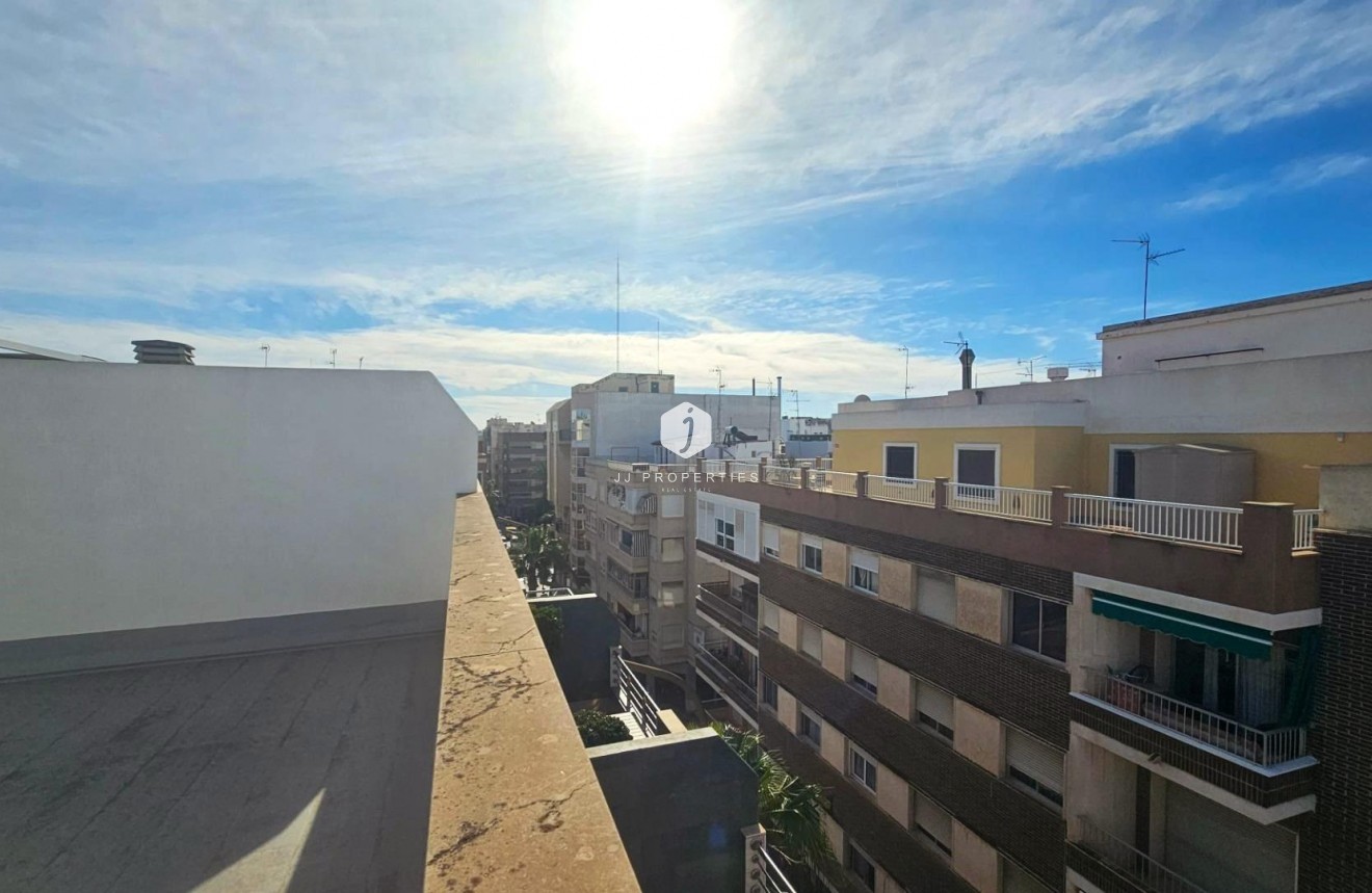 Tweedehands - Appartement / flat -
Torrevieja - Centro
