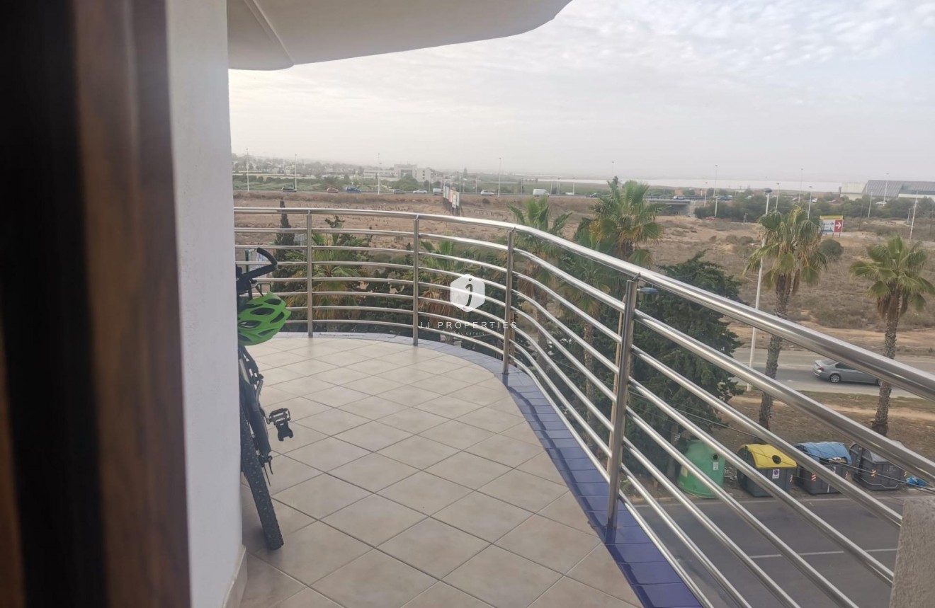 Tweedehands - Appartement / flat -
Torrevieja - La veleta