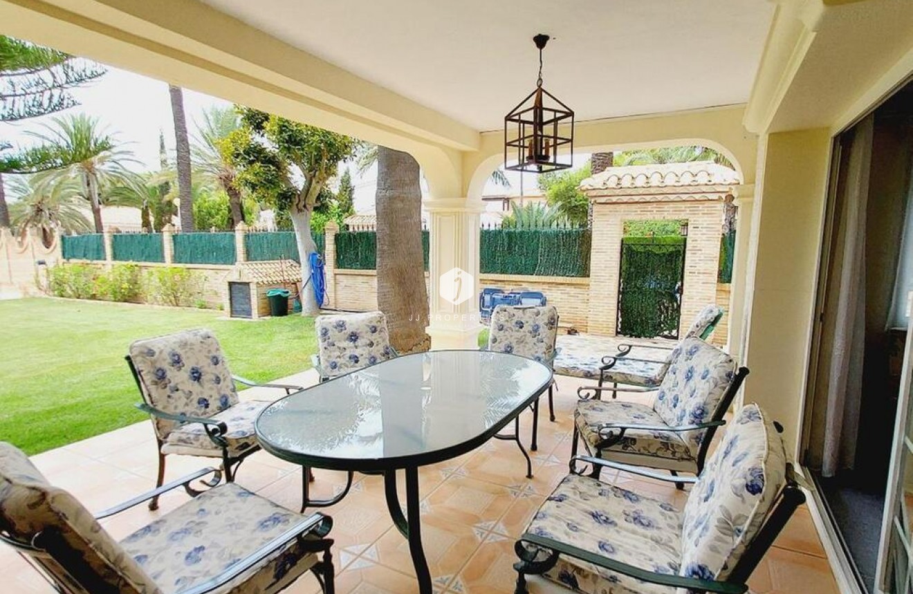 Resale - Villa -
Orihuela Costa - Cabo Roig