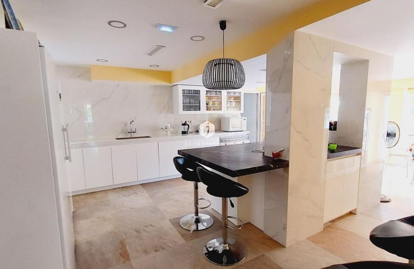 Resale - Villa -
Orihuela Costa - Cabo Roig