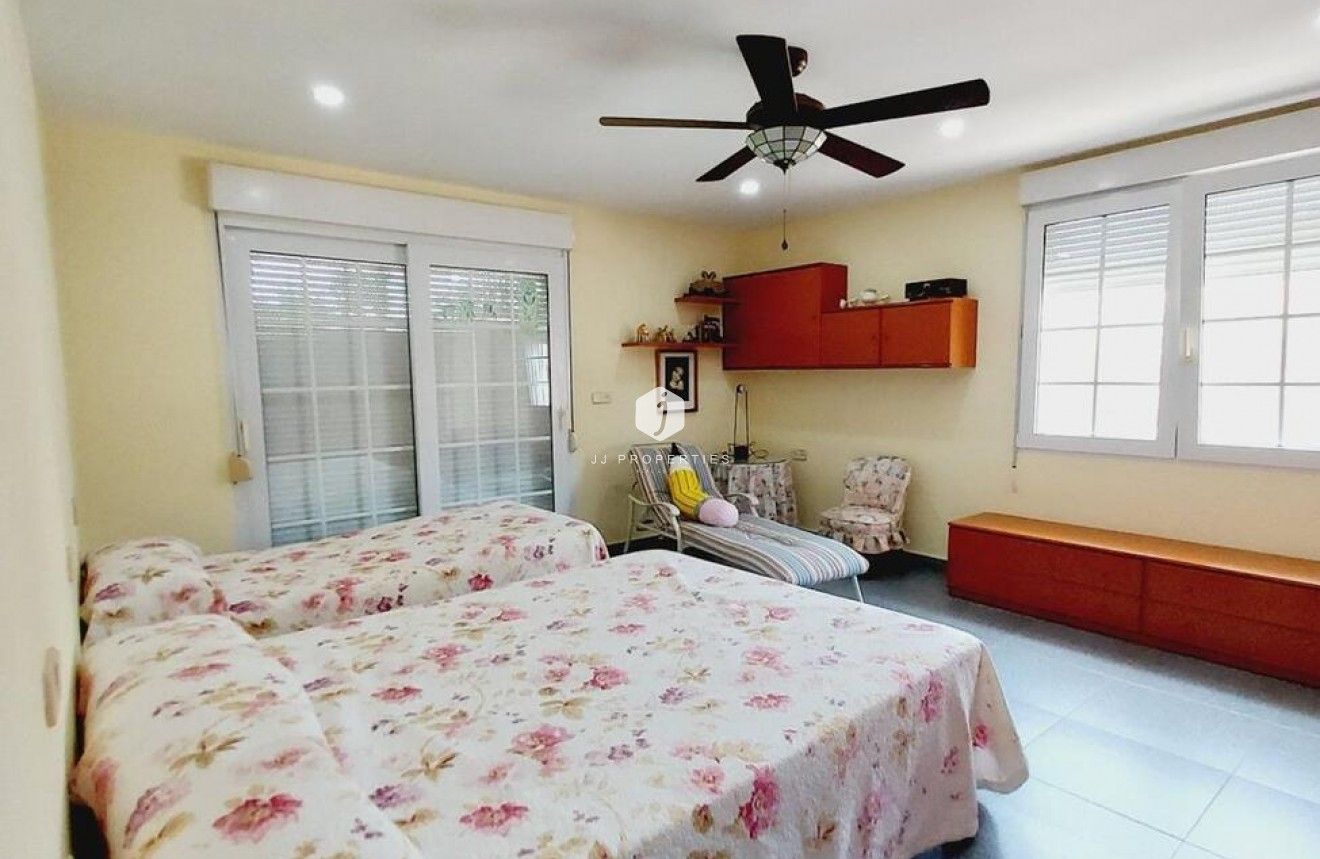 Resale - Villa -
Orihuela Costa - Cabo Roig