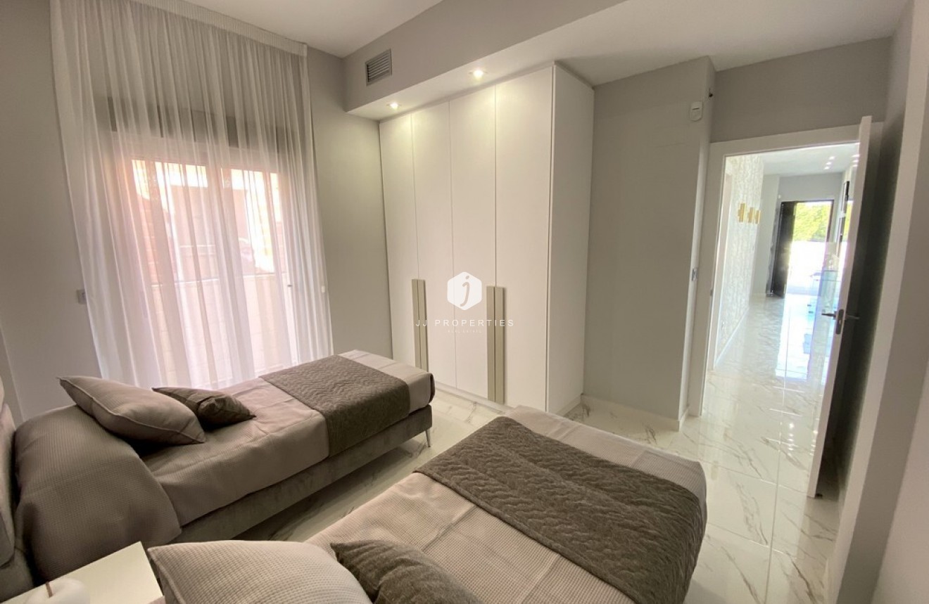 Tweedehands - Villa -
Orihuela Costa - PAU 26