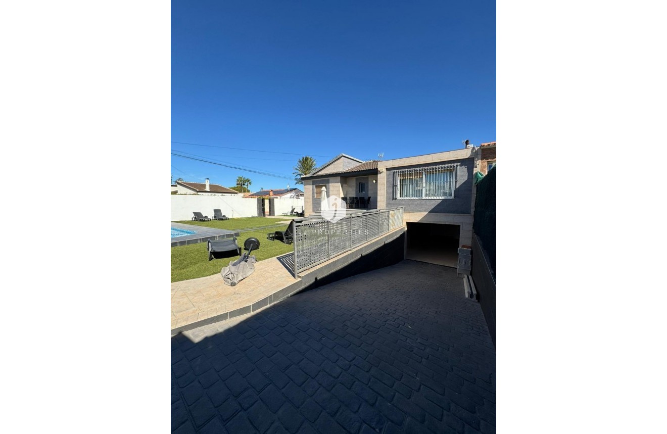 Tweedehands - Villa -
Torrevieja - Los Balcones - Los Altos del Edén