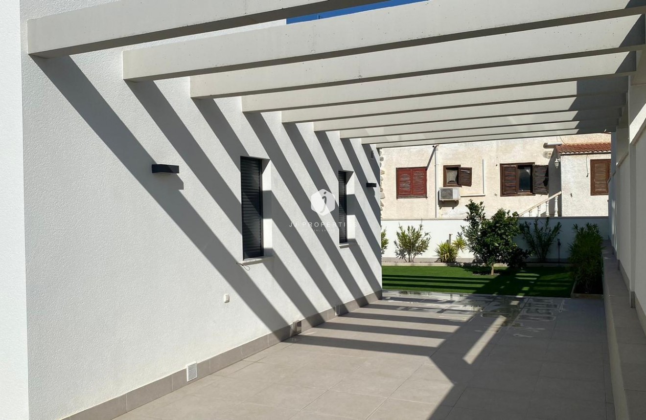 Tweedehands - Villa -
Torrevieja - Los Balcones