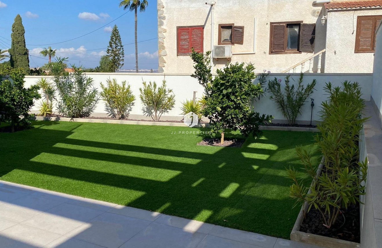 Tweedehands - Villa -
Torrevieja - Los Balcones