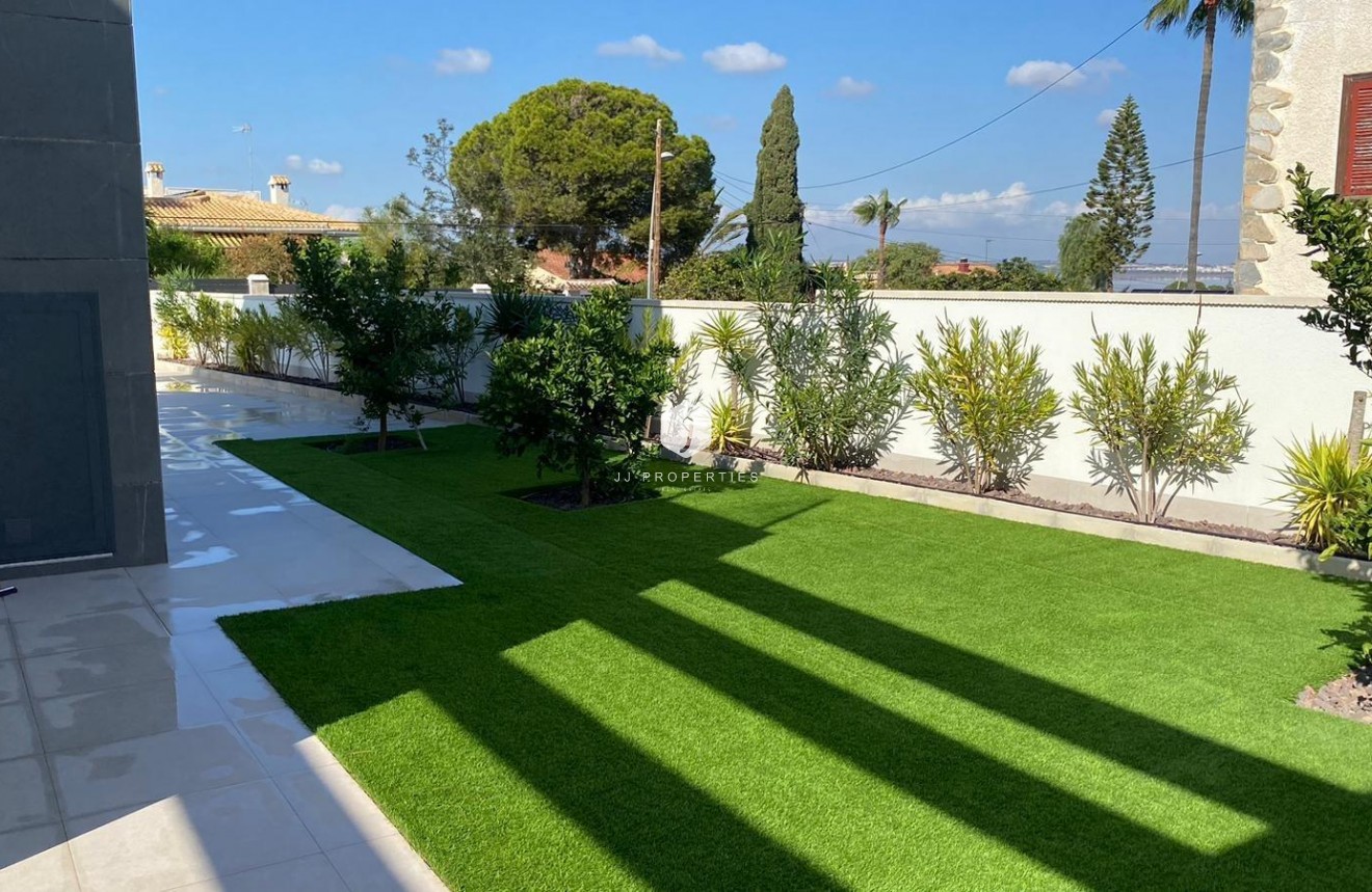 Tweedehands - Villa -
Torrevieja - Los Balcones