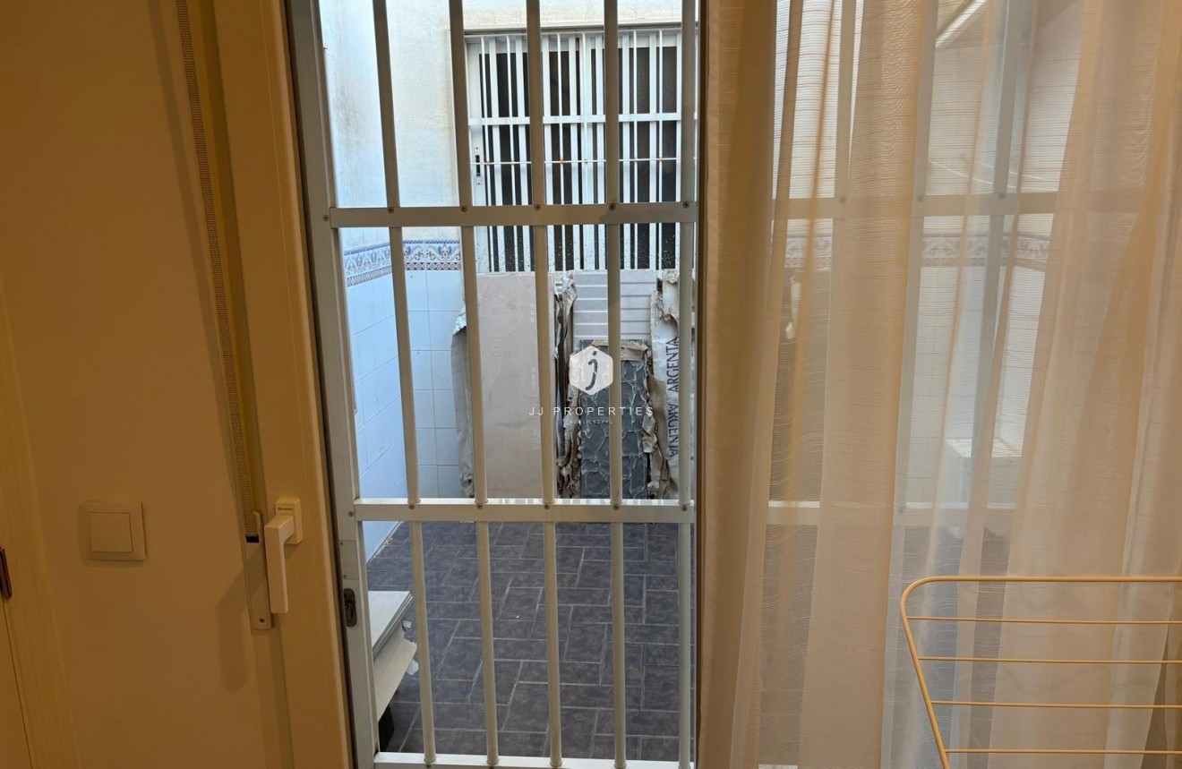 Tweedehands - Appartement / flat -
Torrevieja - Centro