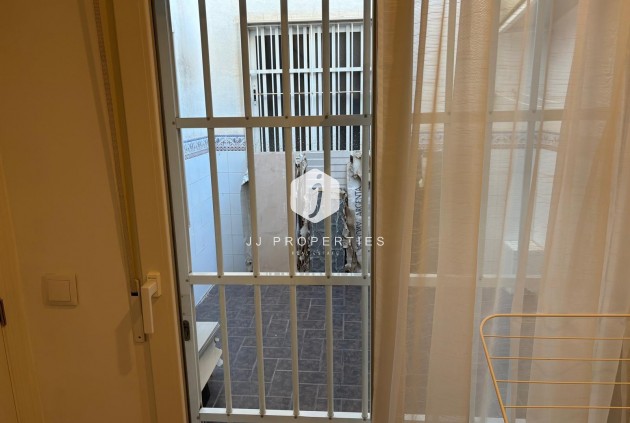 Tweedehands - Appartement / flat -
Torrevieja - Centro