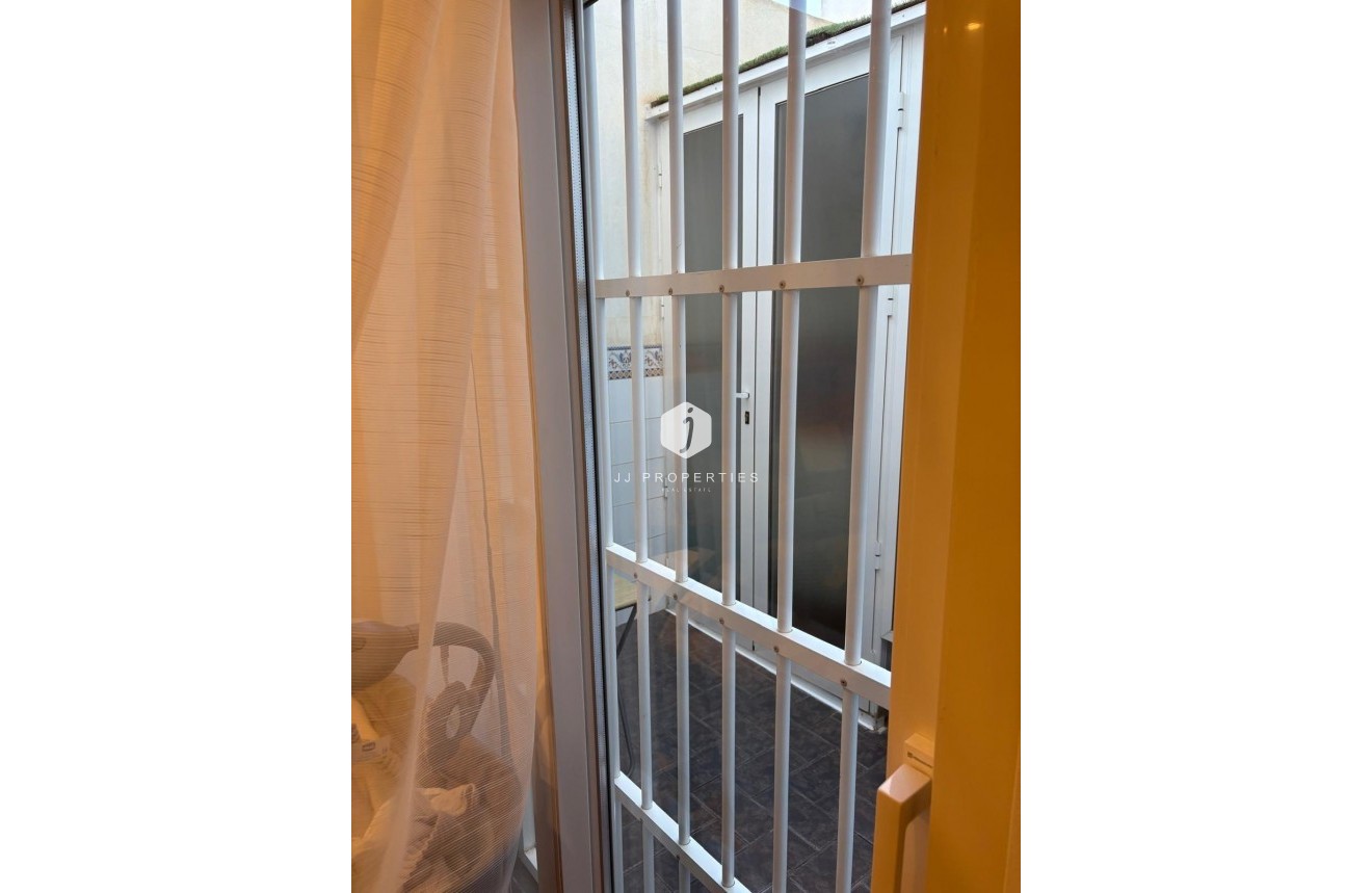 Tweedehands - Appartement / flat -
Torrevieja - Centro