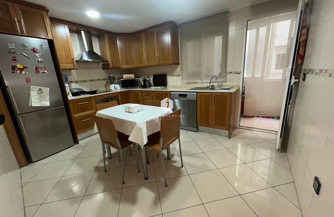 Tweedehands - Appartement / flat -
Torrevieja - Centro