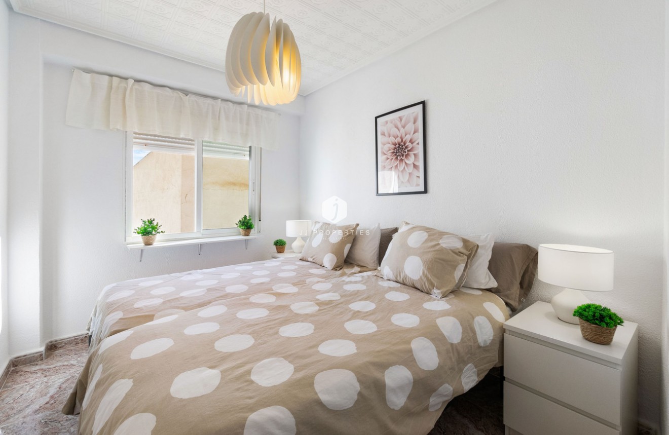 Tweedehands - Appartement / flat -
Torrevieja - Playa del Cura