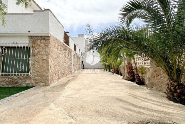 Tweedehands - Villa -
Orihuela Costa - Costa Blanca
