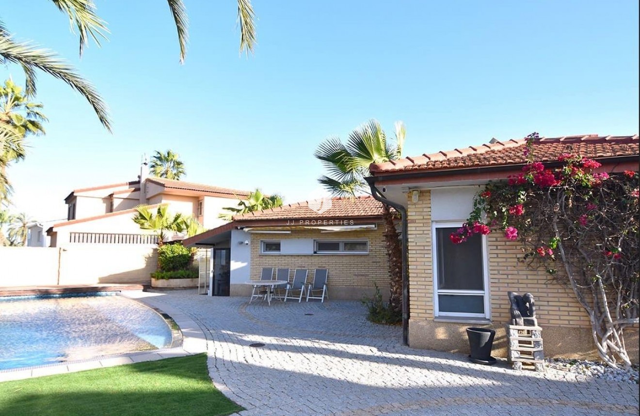 Tweedehands - Villa -
Orihuela Costa - La Zenia