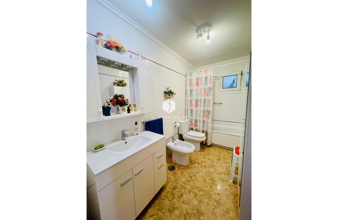 Tweedehands - Appartement / flat -
Torrevieja - La Mata