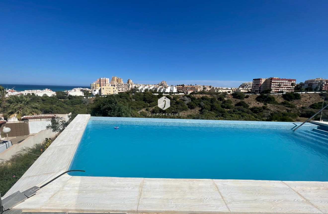 Tweedehands - Villa -
La Mata - Costa Blanca