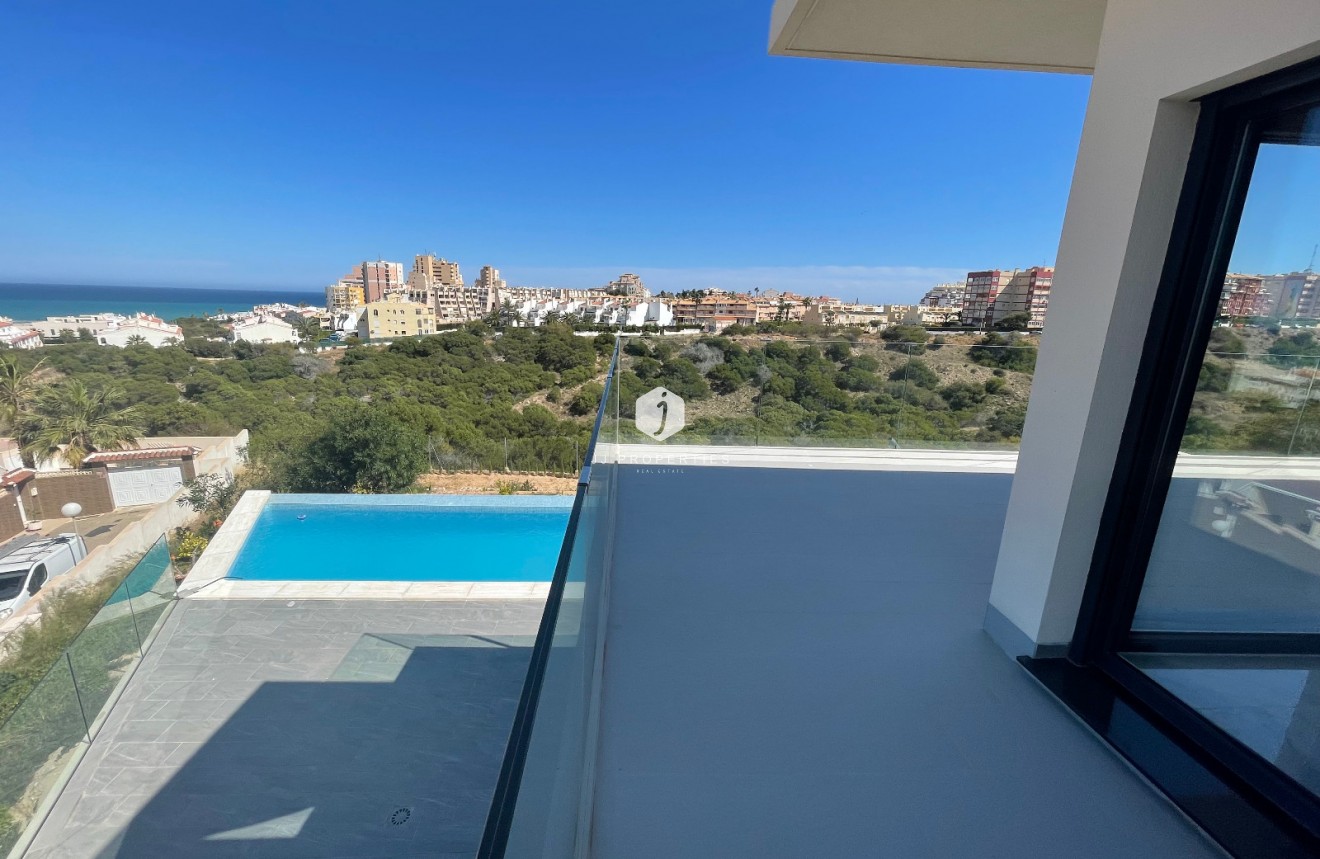 Tweedehands - Villa -
La Mata - Costa Blanca