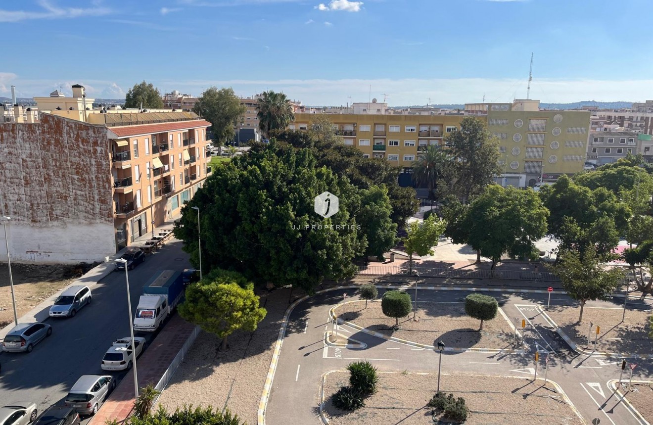 Segunda mano - Apartamento / piso -
Almoradí