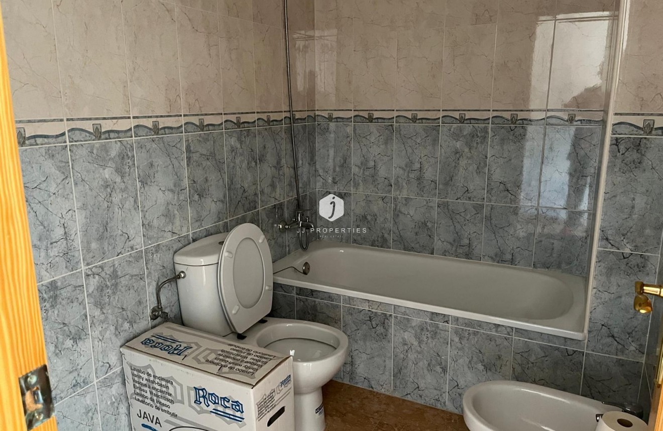 Segunda mano - Apartamento / piso -
Almoradí