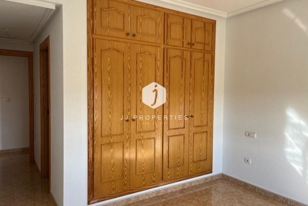 Segunda mano - Apartamento / piso -
Almoradí