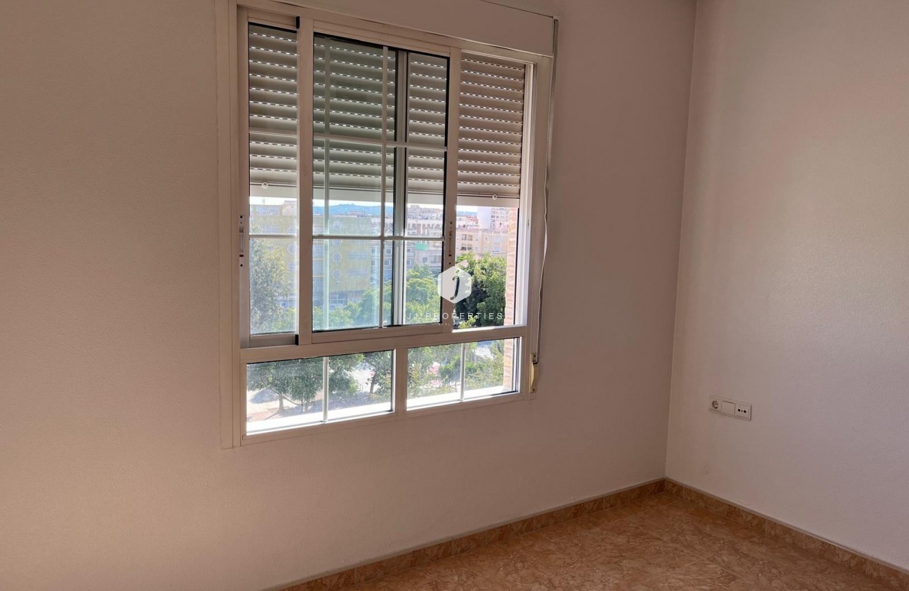 Segunda mano - Apartamento / piso -
Almoradí