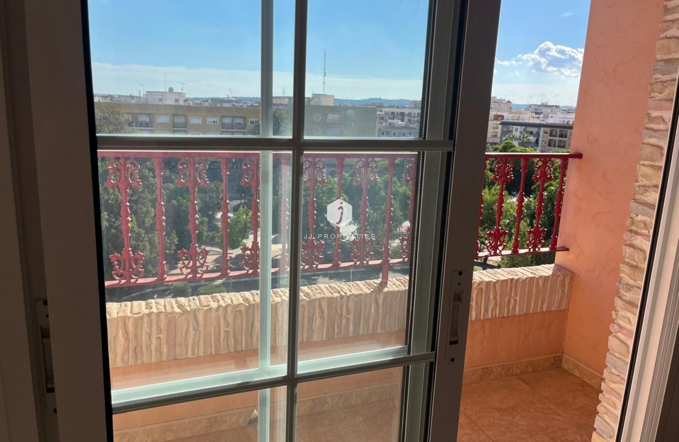 Segunda mano - Apartamento / piso -
Almoradí