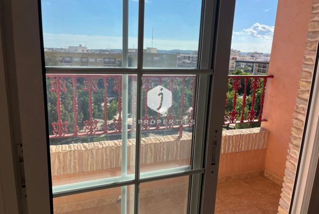 Segunda mano - Apartamento / piso -
Almoradí