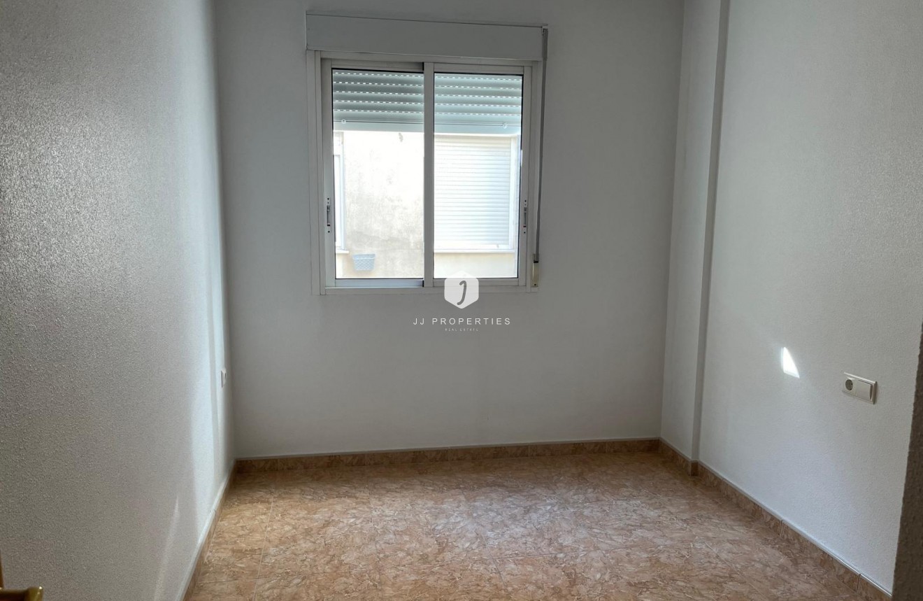 Segunda mano - Apartamento / piso -
Almoradí