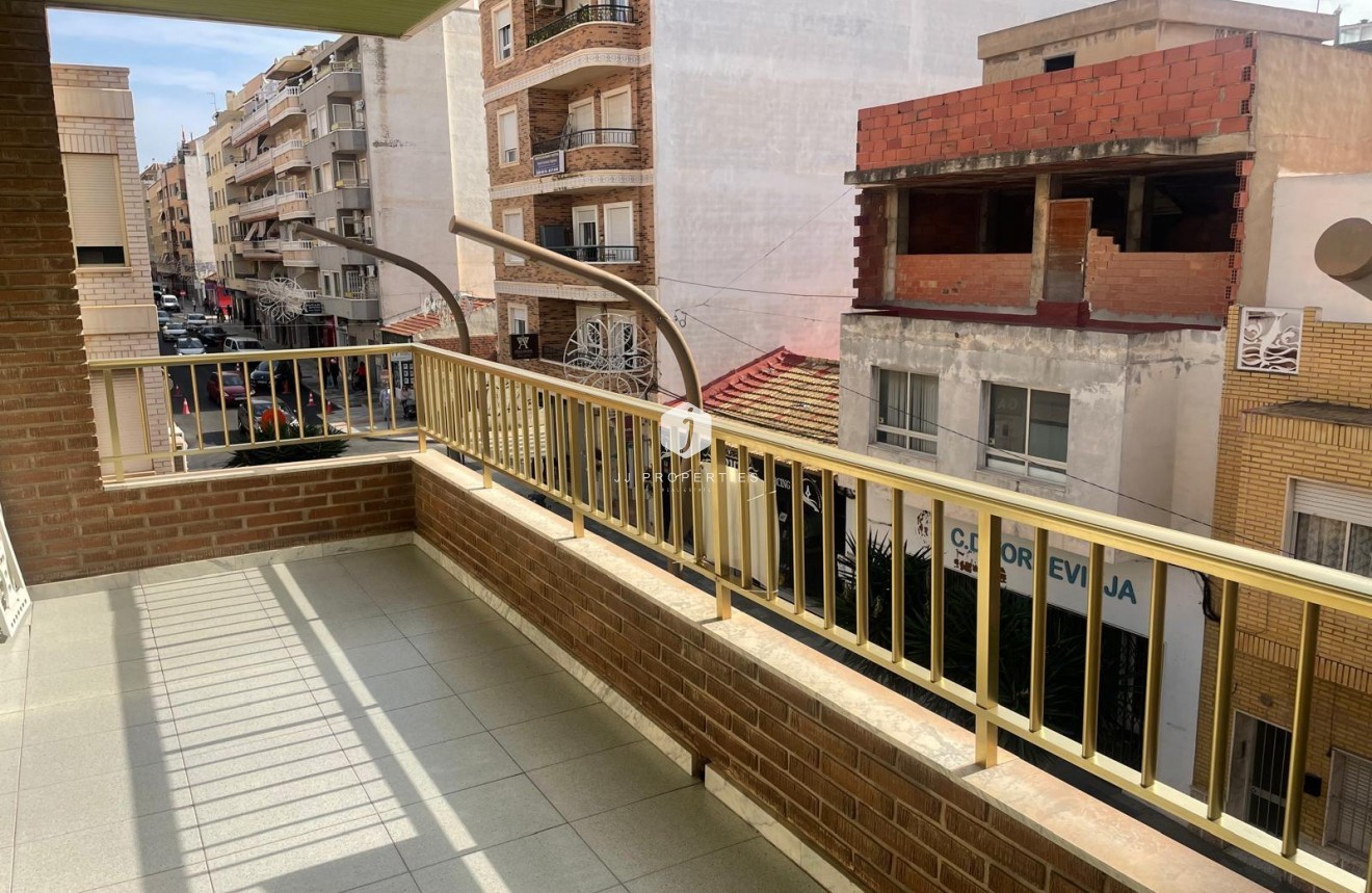 Tweedehands - Appartement / flat -
Torrevieja - Centro
