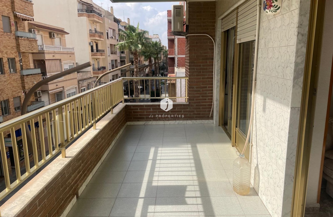 Tweedehands - Appartement / flat -
Torrevieja - Centro