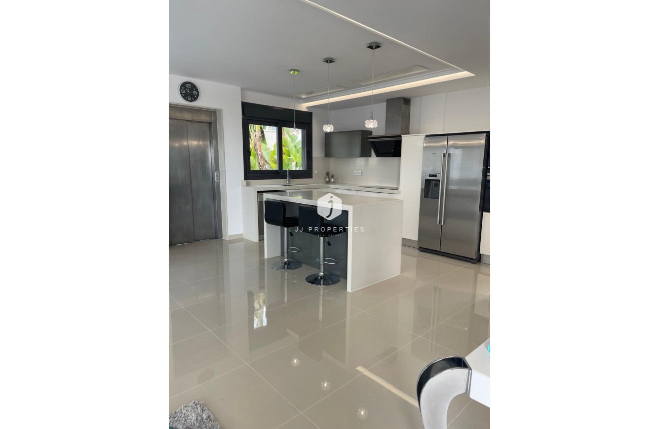 Tweedehands - Villa -
San Miguel de Salinas - Altos De San Miguel