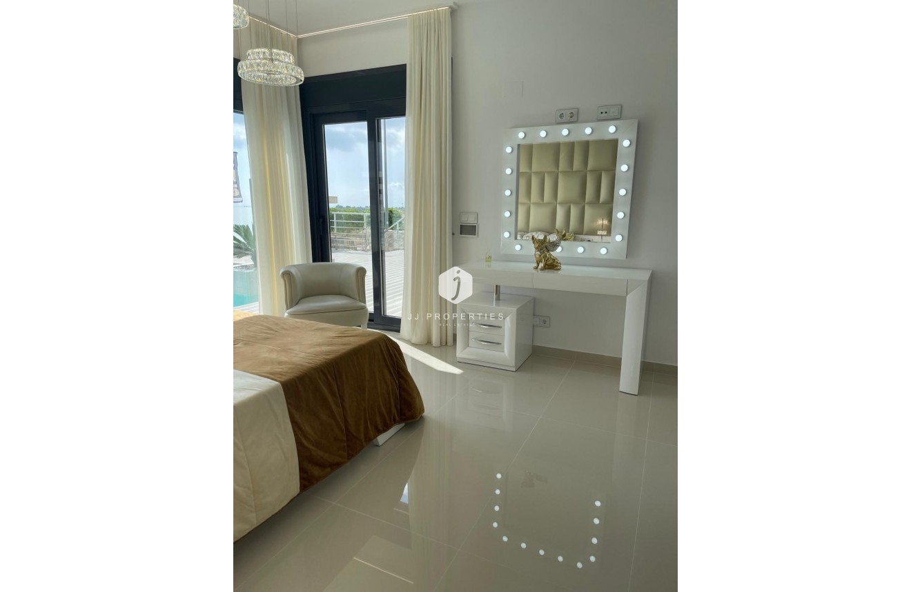 Tweedehands - Villa -
San Miguel de Salinas - Altos De San Miguel