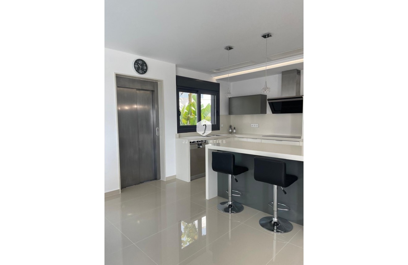 Tweedehands - Villa -
San Miguel de Salinas - Altos De San Miguel