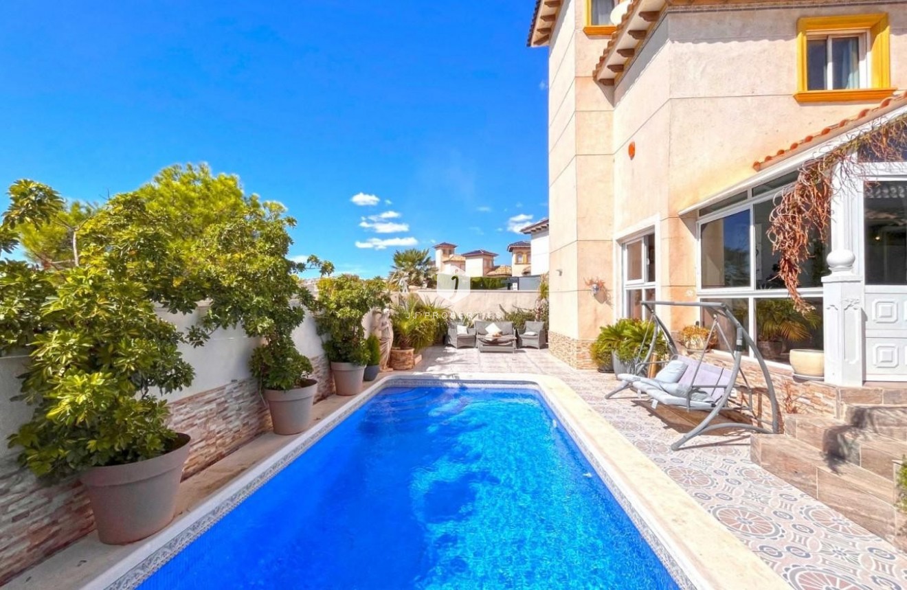 Tweedehands - Villa -
La Zenia - Costa Blanca