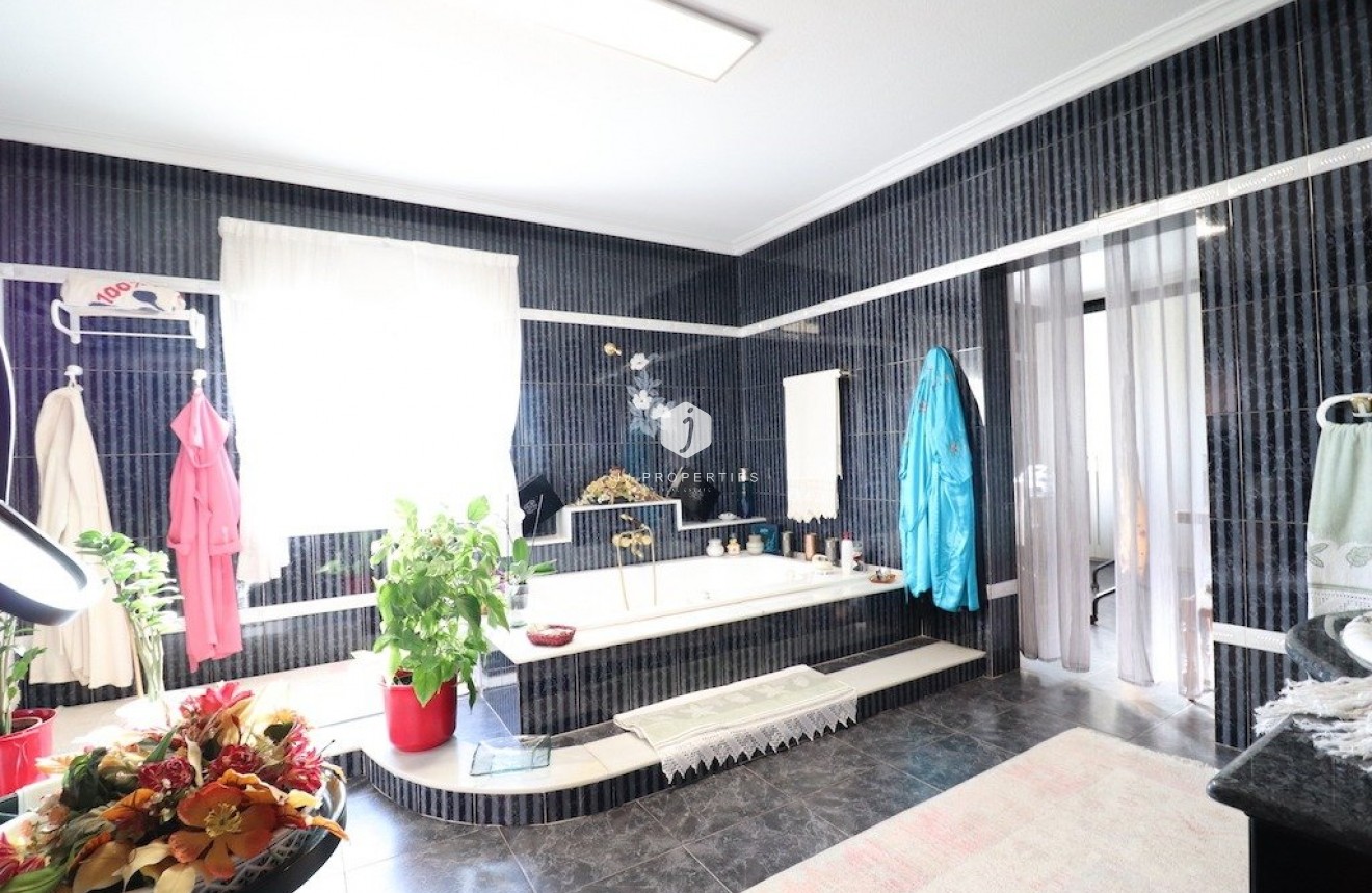 Tweedehands - Villa -
Torrevieja - Costa Blanca