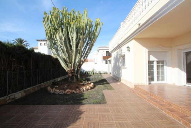 Tweedehands - Villa -
Orihuela Costa - Costa Blanca