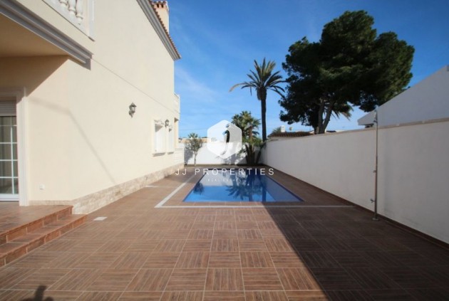 Tweedehands - Villa -
Orihuela Costa - Costa Blanca