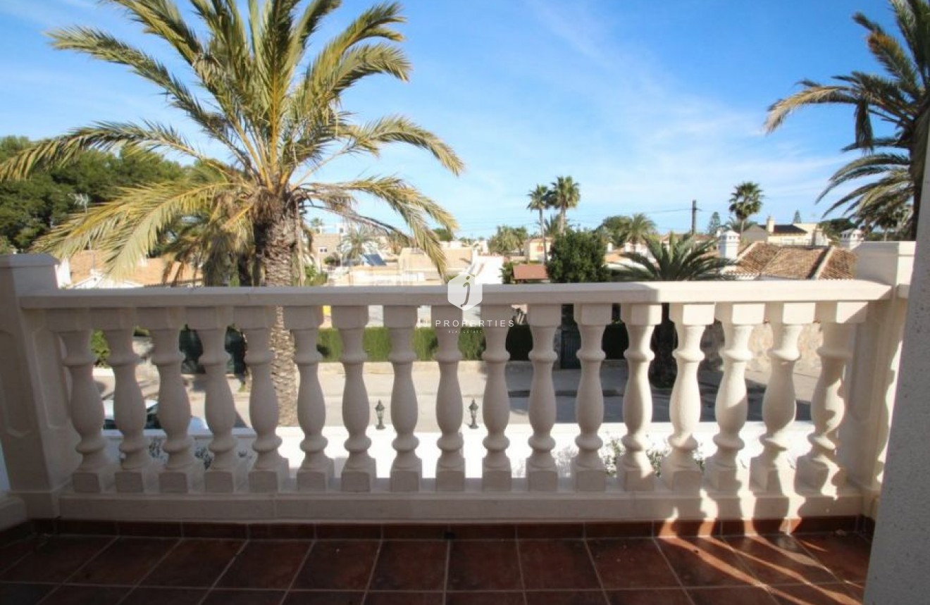 Tweedehands - Villa -
Orihuela Costa - Costa Blanca