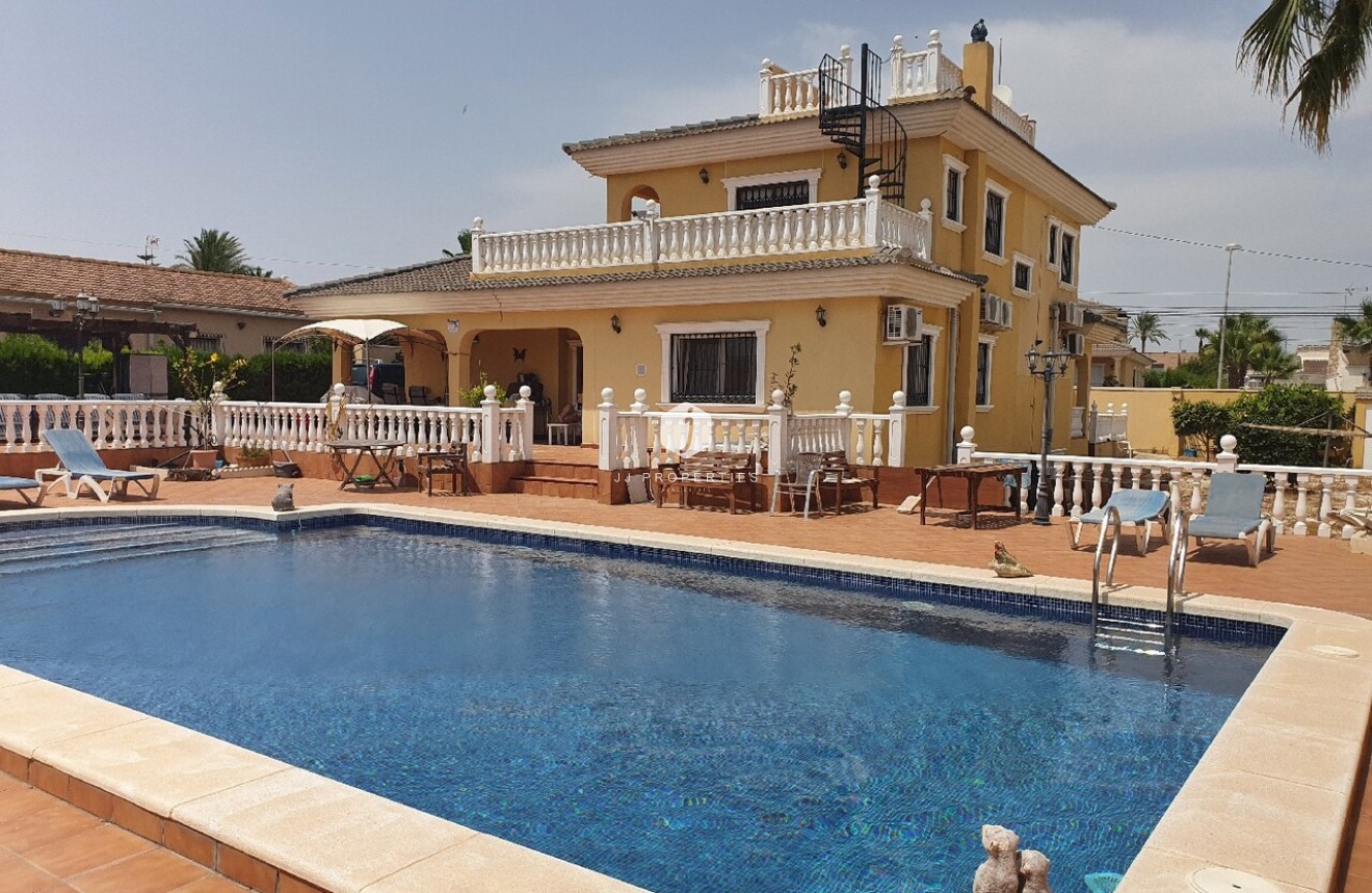 Tweedehands - Villa -
Los Balcones - Costa Blanca