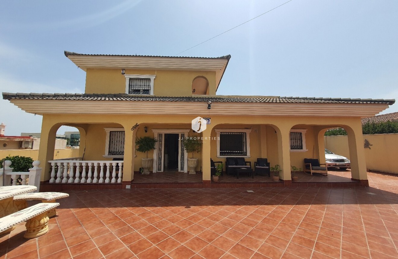 Tweedehands - Villa -
Los Balcones - Costa Blanca