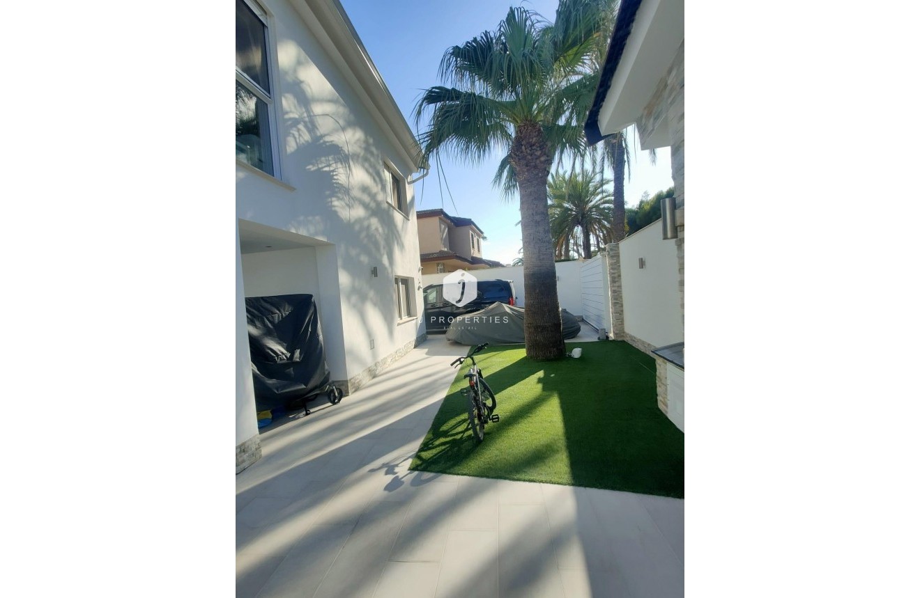 Tweedehands - Villa -
Orihuela Costa - La Zenia