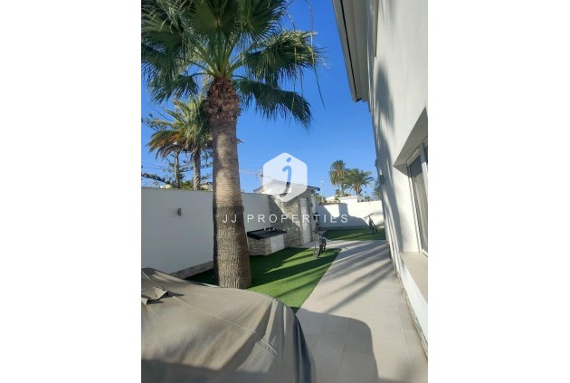 Tweedehands - Villa -
Orihuela Costa - La Zenia