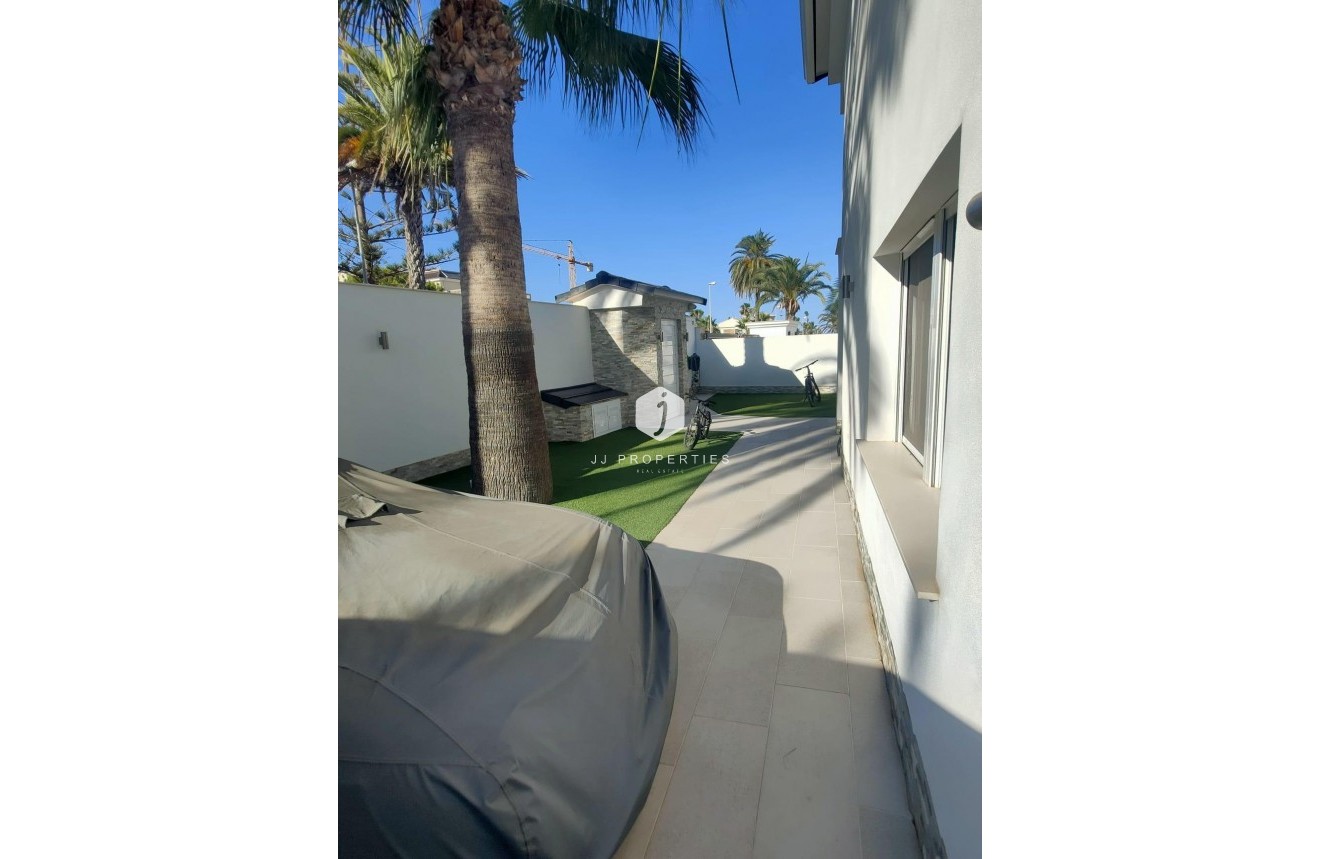 Tweedehands - Villa -
Orihuela Costa - La Zenia