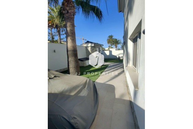 Tweedehands - Villa -
Orihuela Costa - La Zenia